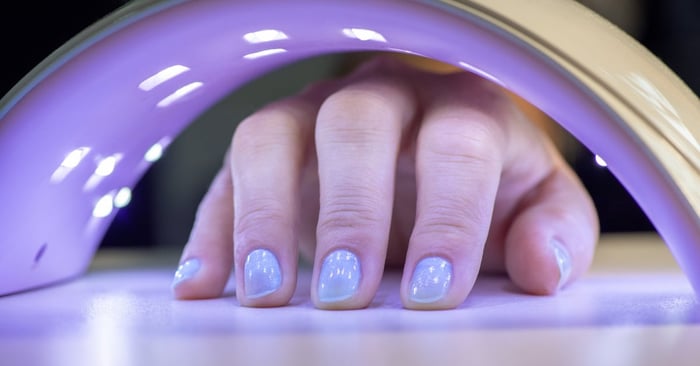UV Lamps Are More Than Nail Tools The Skincare World’s “Invisible Helper” and Its Most Surprising Uses